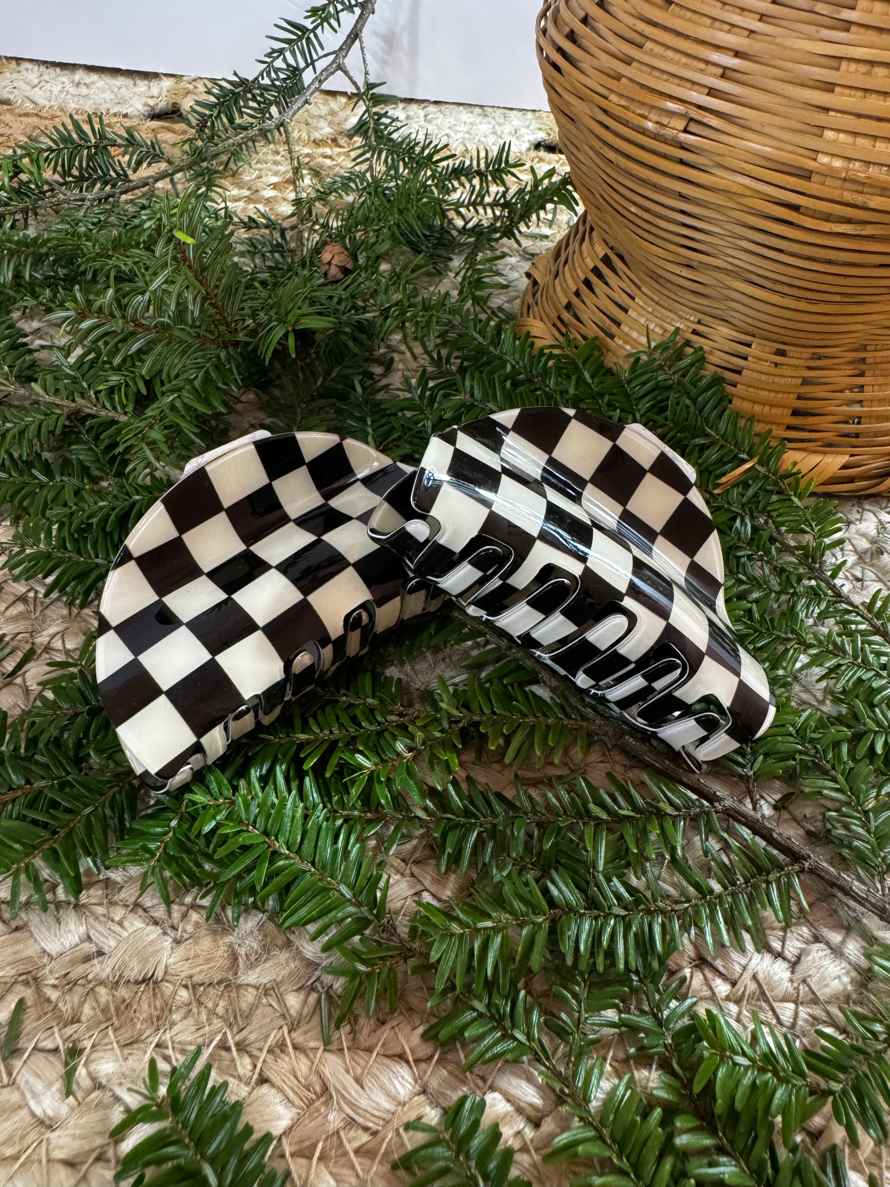 Black & White Checkered Round Claw Hair Clip (Medium)